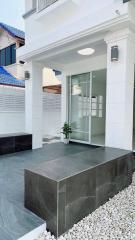 Beautiful house, completely renovated, move in readay in Phongpaiboon Village. Near Central