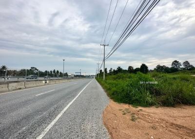 Offer a beautiful large plot of land next to the road Motorway 7 , Bang Lamung, Chonburi
