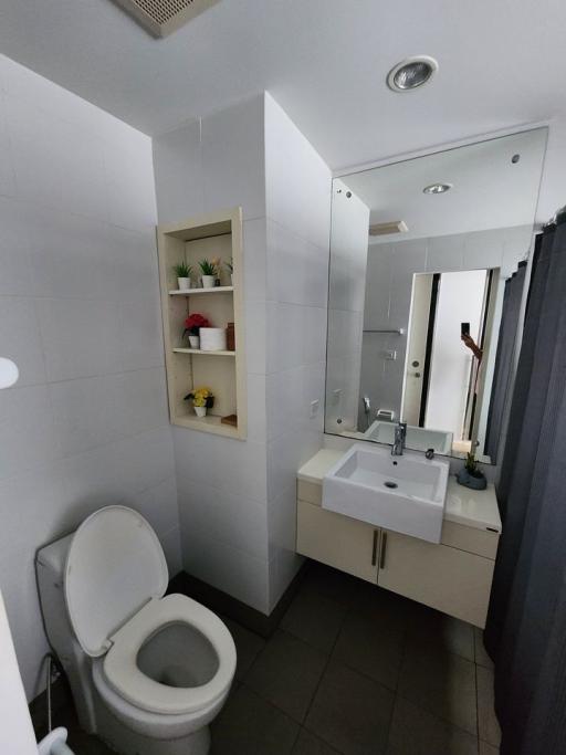 The Seed Mingle near BTS Chong Nonsi 1-Bedroom 1-Bathroom Fully-Furnished Condo for Rent