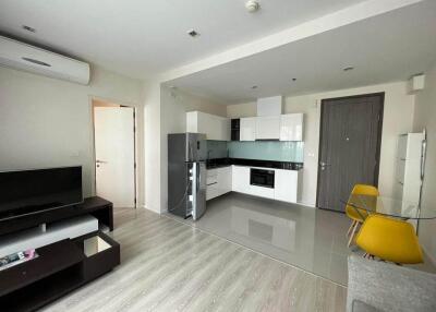 Quinn Condo Ratchada 1-Bedroom 1-Bathroom Fully-Furnished Condo for Rent