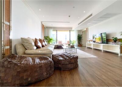 Luxury penthouse with stunning views in Sukhumvit Soi 22.