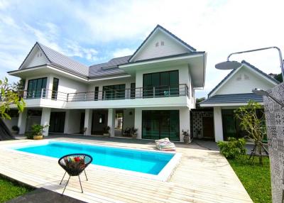 Large 2-storey house with mountain and nature view