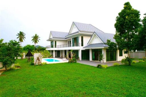 Large 2-storey house with mountain and nature view