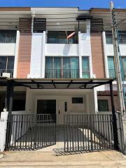 For Rent Bangkok Town House Sukhumvit BTS Bang Chak Phra Khanong