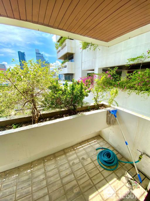 2-BR Condo at Sukhumvit House Condominium near MRT Sukhumvit