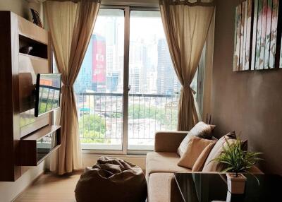 1-BR Condo at Rhythm Sathorn near BTS Saphan Taksin