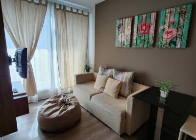 1-BR Condo at Rhythm Sathorn near BTS Saphan Taksin