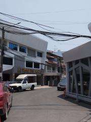 4 bed House Khlongchan Sub District H020439