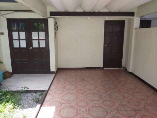 4 bed House Khlongchan Sub District H020439