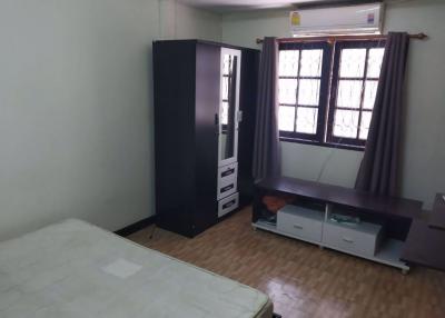 4 bed House Khlongchan Sub District H020439