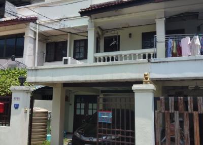 4 bed House Khlongchan Sub District H020439