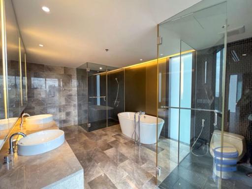 Hansar Rajdamri Penthouse 3 Bedrooms 3 Bathrooms For Rent