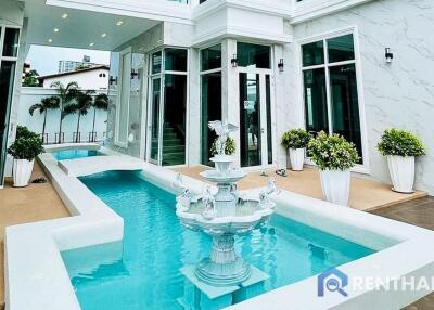 Huge Modern Pool Villa right in between Jomtien & the City Center for Rent & for Sale!