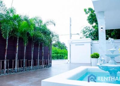 Huge Modern Pool Villa right in between Jomtien & the City Center for Rent & for Sale!