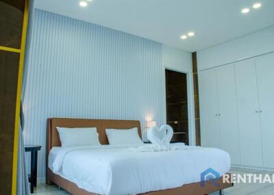 Huge Modern Pool Villa right in between Jomtien & the City Center for Rent & for Sale!