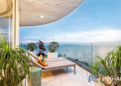 Beachfront Penthouse in Wongamat with Private Beach Access for Sale!