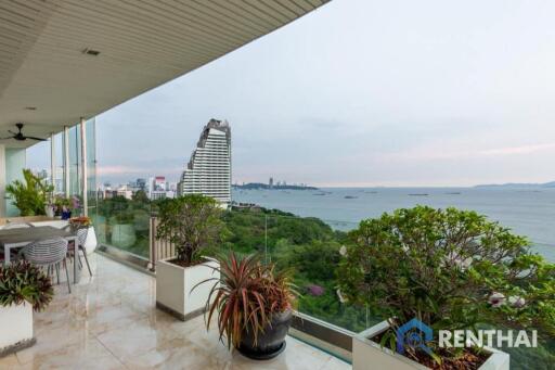 Beachfront Penthouse in Wongamat with Private Beach Access for Sale!