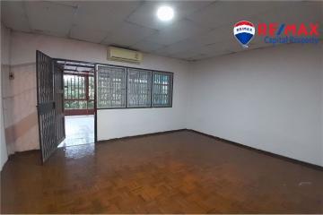 Townhouse for sale 2 bedrooms 2 bathrooms in Nong Prue