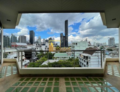 Expansive 3 Bedroom Pet Friendly Apartment in Phrom Phong