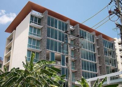 Spacious 1 Bedroom Apartment With Private Terrace in Thonglor