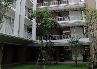Conveniently Located 2 Bedroom Apartment in Asoke