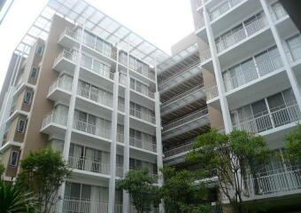 Conveniently Located 2 Bedroom Apartment in Asoke