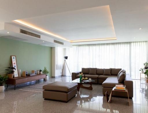 3 Bedroom Apartment in Phra Khanong