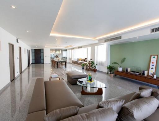 3 Bedroom Apartment in Phra Khanong