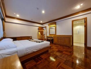 3 Bed Apartment in Phrom Phong