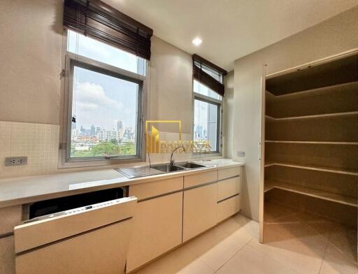 Remarkable 2 Bedroom Apartment in Sathorn