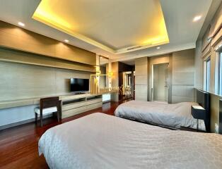 Remarkable 2 Bedroom Apartment in Sathorn