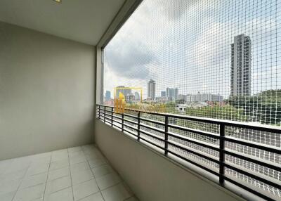 Remarkable 2 Bedroom Apartment in Sathorn