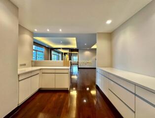 Remarkable 2 Bedroom Apartment in Sathorn