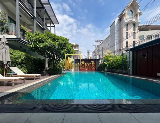 2 Bedroom Apartment in Phloenchit