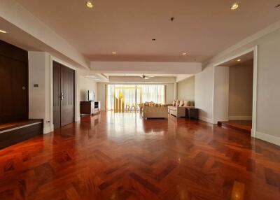 4 Bedroom Apartment in Phrom Phong