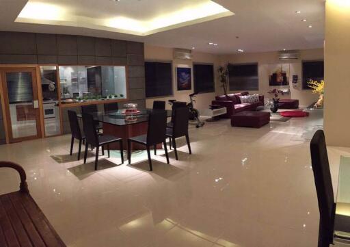 Pearl Garden  3 Bedroom Condo For Rent in Sathorn