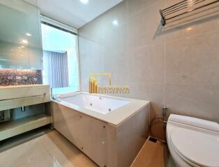The Address Asoke  Bright 2 Bedroom Property For Sale in Asoke