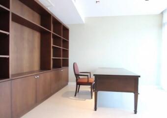 Athenee Residence  3 Bed Condo For Rent in Phloenchit