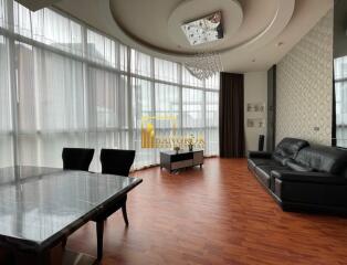 Le Luk Sky Walk  Bright 2 Bedroom Property For Rent in Phra Khanong