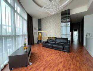 Le Luk Sky Walk  Bright 2 Bedroom Property For Rent in Phra Khanong