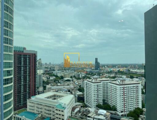 Le Luk Sky Walk  Bright 2 Bedroom Property For Rent in Phra Khanong