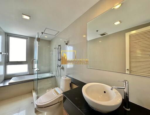 Nusasiri Grand Condo  Spacious 2 Bed Condo Near Ekkamai BTS