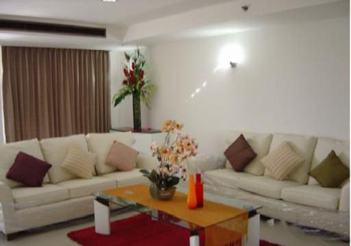 Las Colinas  3 Bedroom Property in Central Location