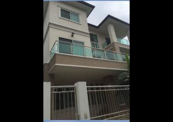 6 Bed Detached House For Rent in Phra Khanong BR7767SH