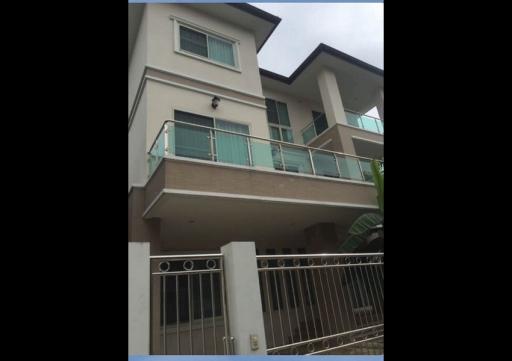 6 Bed Detached House For Rent in Phra Khanong BR7767SH