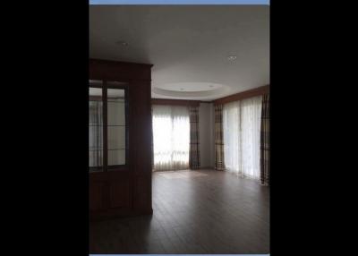 6 Bed Detached House For Rent in Phra Khanong BR7767SH