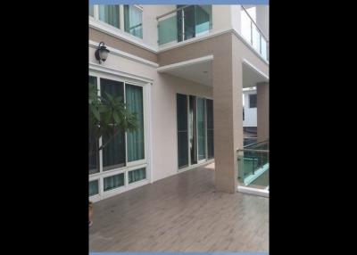 6 Bed Detached House For Rent in Phra Khanong BR7767SH