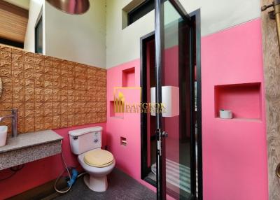 Green Resort  Large 3 Bedroom Property Suitable For Spa in Thonglor