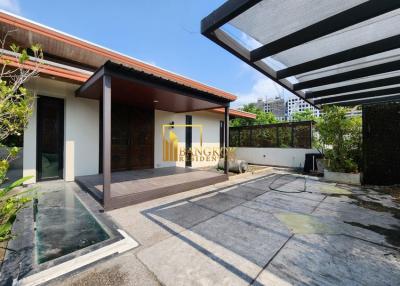 Green Resort  Large 3 Bedroom Property Suitable For Spa in Thonglor