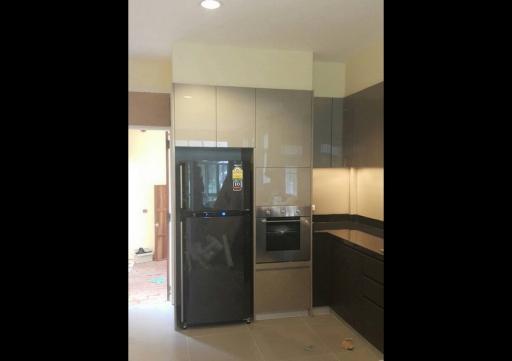 Enormous 3 Bedroom House With Private Garden in Asoke